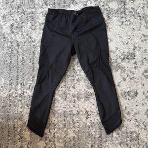 Women’s cropped athletic leggings with mesh detailing